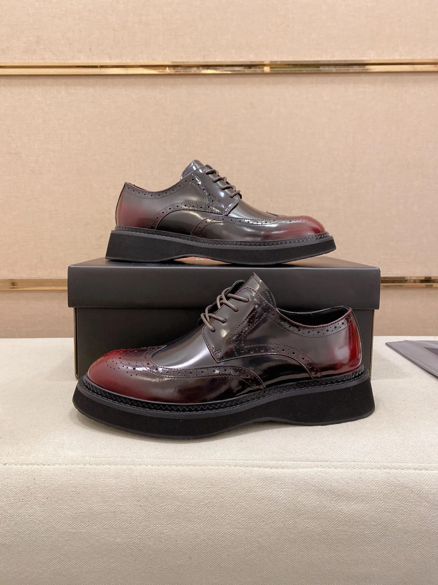 Factory price 720💰 🍁🍁High version High-quality new PRADA (Prada) counters are launched simultaneously, new men's shoes, 😘fabrics are selected from imported lacquered first-layer cowhide, and imported cowhide lining. 👍🏿 High-end ☄️ air-cushion molded anti-slip rubber outsole, exquisite lines, simple and elegant, comfortable and high-end for leisure travel. Code number: 38 to 45